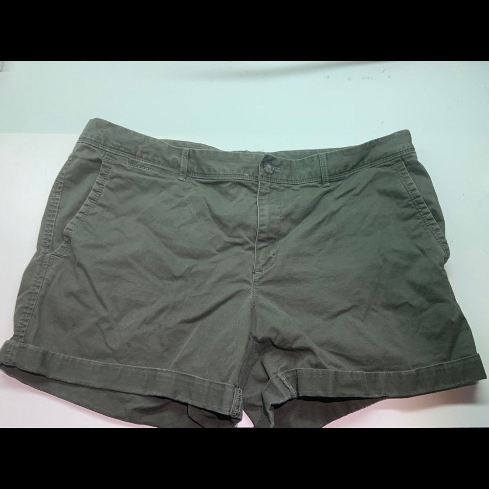 Banana Republic Size 14 Army Green shorts